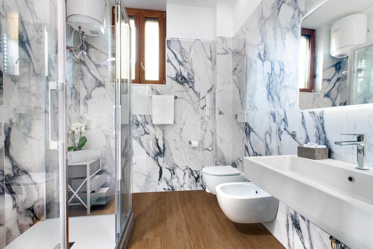 Sara Luxury 1 *
